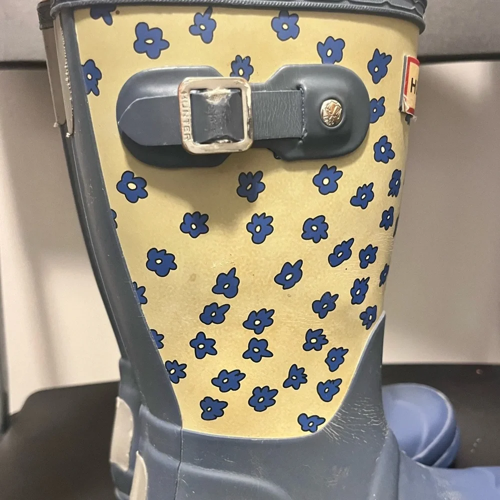 Hunter Kids Blue and Cream Floral Rain Boots